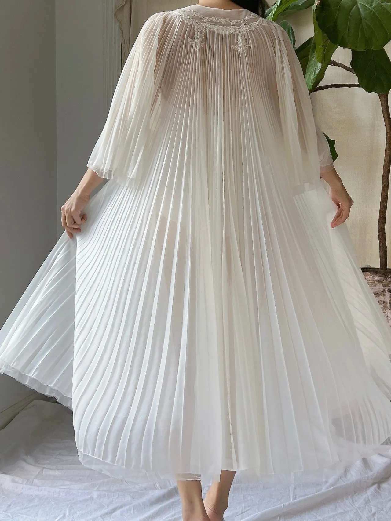 1950s Nylon Pleated Angel Sleeves Dressing Gown - OSFM
