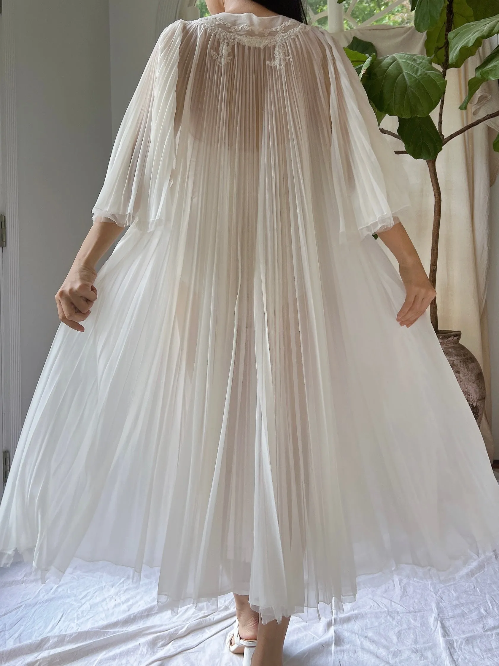 1950s Nylon Pleated Angel Sleeves Dressing Gown - OSFM
