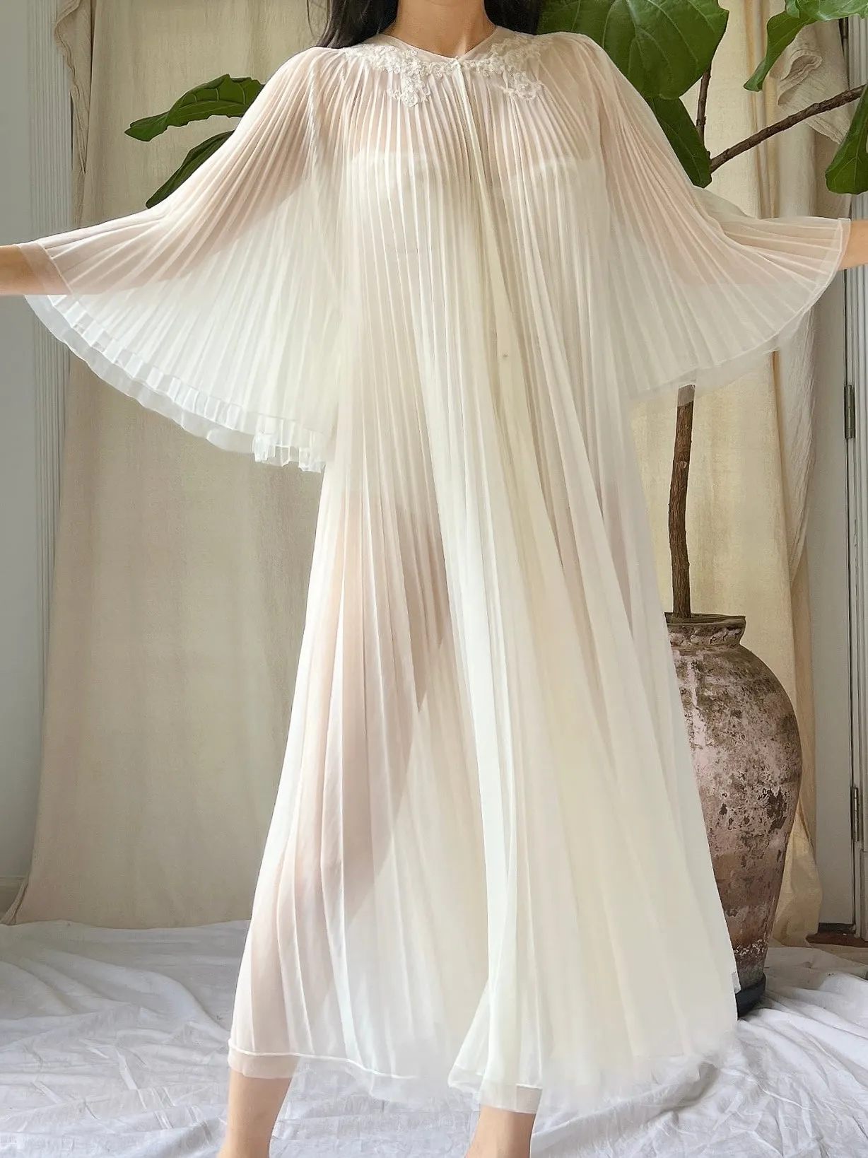 1950s Nylon Pleated Angel Sleeves Dressing Gown - OSFM