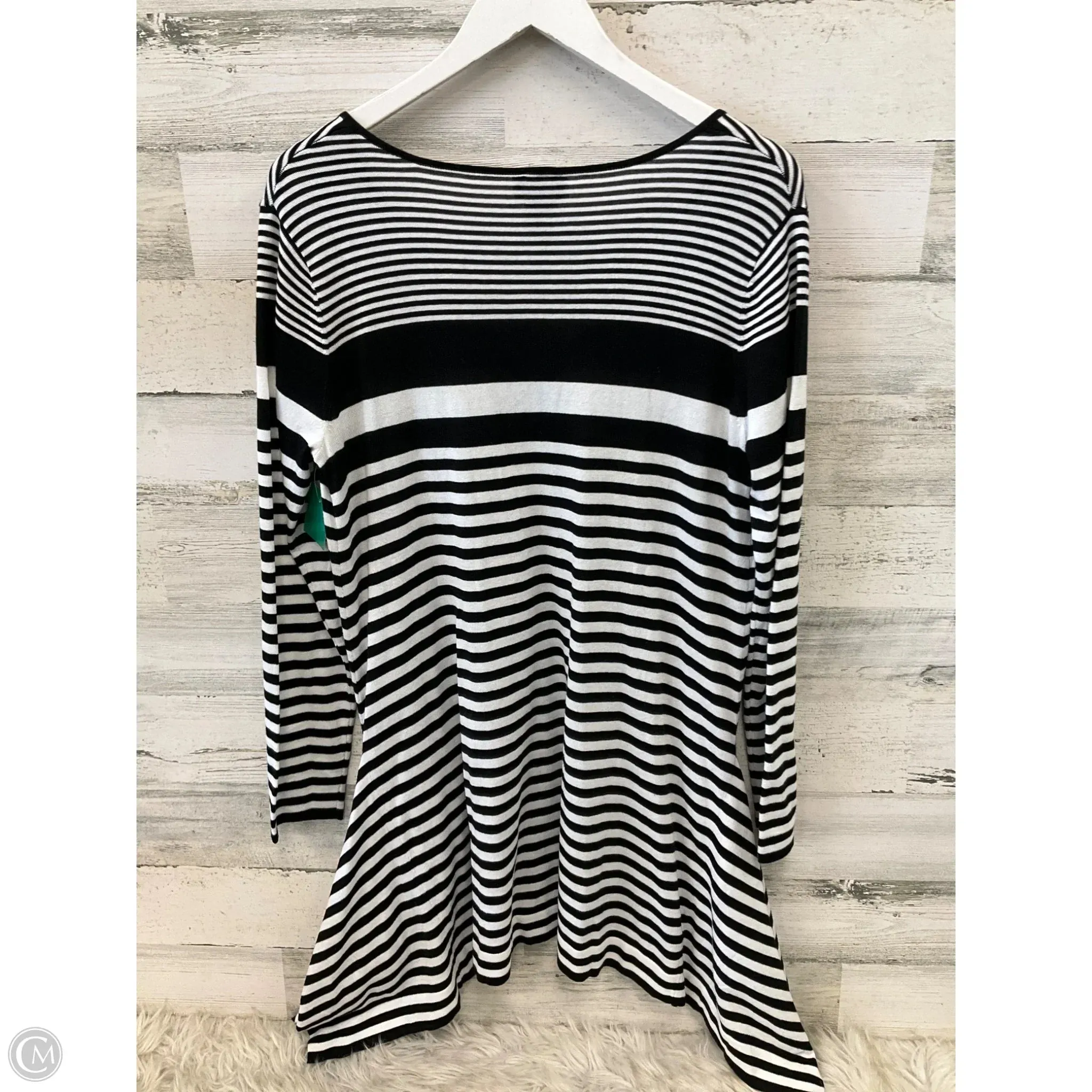 Dress Casual Short By Tommy Bahama In Black & White, Size: M